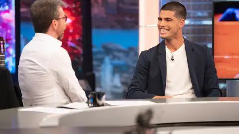 Carlos Alcaraz demuestra su humildad en 'El Hormiguero 3.0': "No me considero famoso" Carlos Alcaraz demuestra su humildad en 'El Hormiguero 3.0': "No me considero famoso"