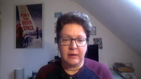 La presidenta de la Sociedad Española de Epidemiología: "Podríamos volver al uso de la mascarilla en interiores" La presidenta de la Sociedad Española de Epidemiología: "Podríamos volver al uso de la mascarilla en interiores"