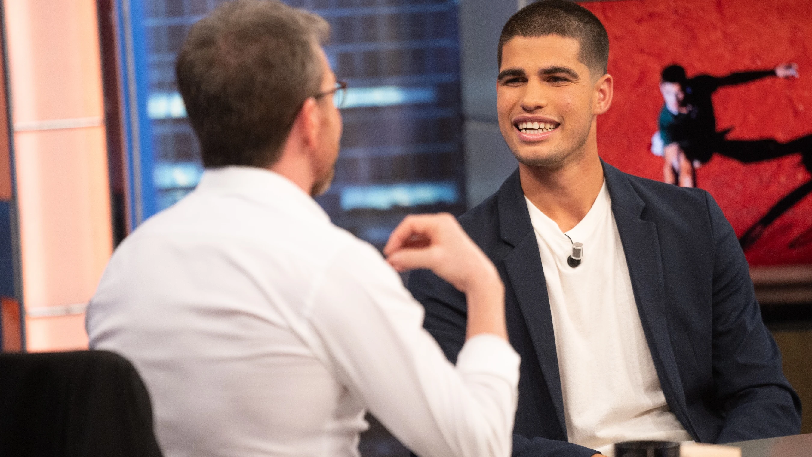 Carlos Alcaraz opina en 'El Hormiguero 3.0' sobre las comparaciones con Rafa Nadal: "Es bueno en cierta parte" Carlos Alcaraz opina en 'El Hormiguero 3.0' sobre las comparaciones con Rafa Nadal: "Es bueno en cierta parte"