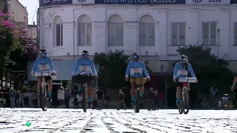 De Argentina a Qatar en bicicleta para llegar al inicio del Mundial 2022: "Queremos ver a Messi levantar la copa" De Argentina a Qatar en bicicleta para llegar al inicio del Mundial 2022: "Queremos ver a Messi levantar la copa"