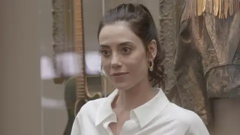 La confesión más sincera de Cansu Dere: “Me encantaría conocer a Adriana Ugarte, la actriz que interpreta a mi personaje en ‘Heridas’” La confesión más sincera de Cansu Dere: “Me encantaría conocer a Adriana Ugarte, la actriz que interpreta a mi personaje en ‘Heridas’”