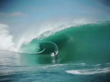 Así es el &#39;muro de las calaveras&#39;, la ola gigante de la Polinesia Francesa