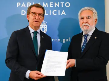 Feijóo presenta su renuncia al presidente del Parlamento de Galicia