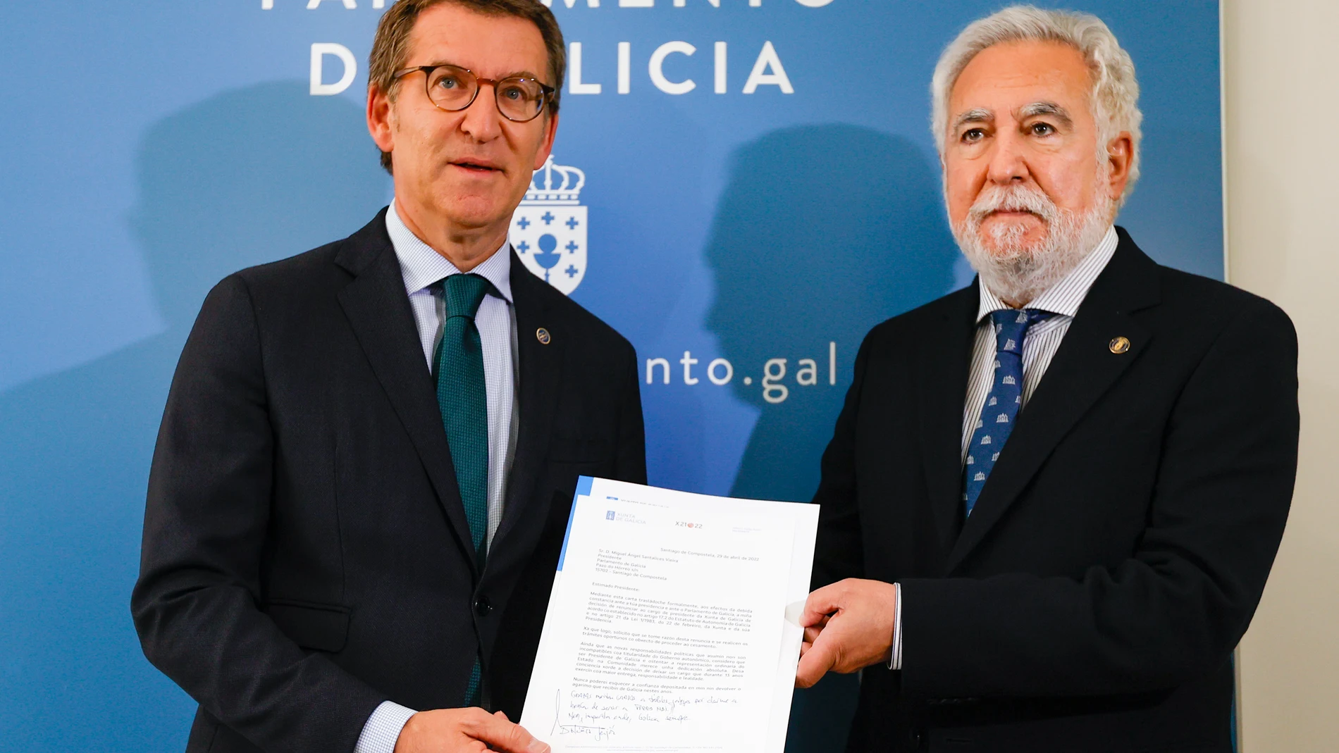 Feijóo presenta su renuncia al presidente del Parlamento de Galicia
