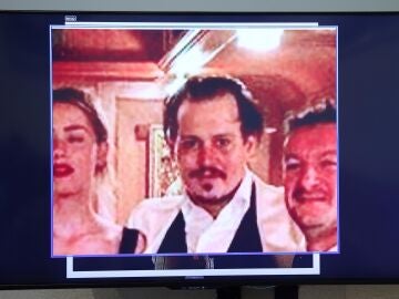 Revelan imágenes de heridas y moratones de Johnny Depp durante su luna de miel con Amber Heard