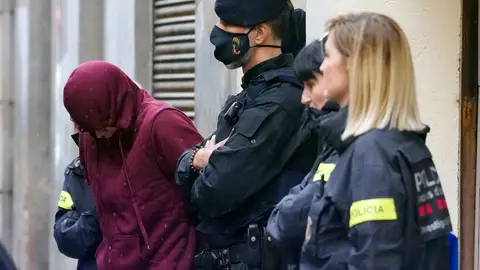 Los Mossos d'Esquadra custodian al presunto autor de la brutal agresión sexual Los Mossos d'Esquadra custodian al presunto autor de la brutal agresión sexual