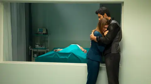 Demir y Züleyha en el capítulo 80 de 'Tierra Amarga' Demir y Züleyha en el capítulo 80 de 'Tierra Amarga'