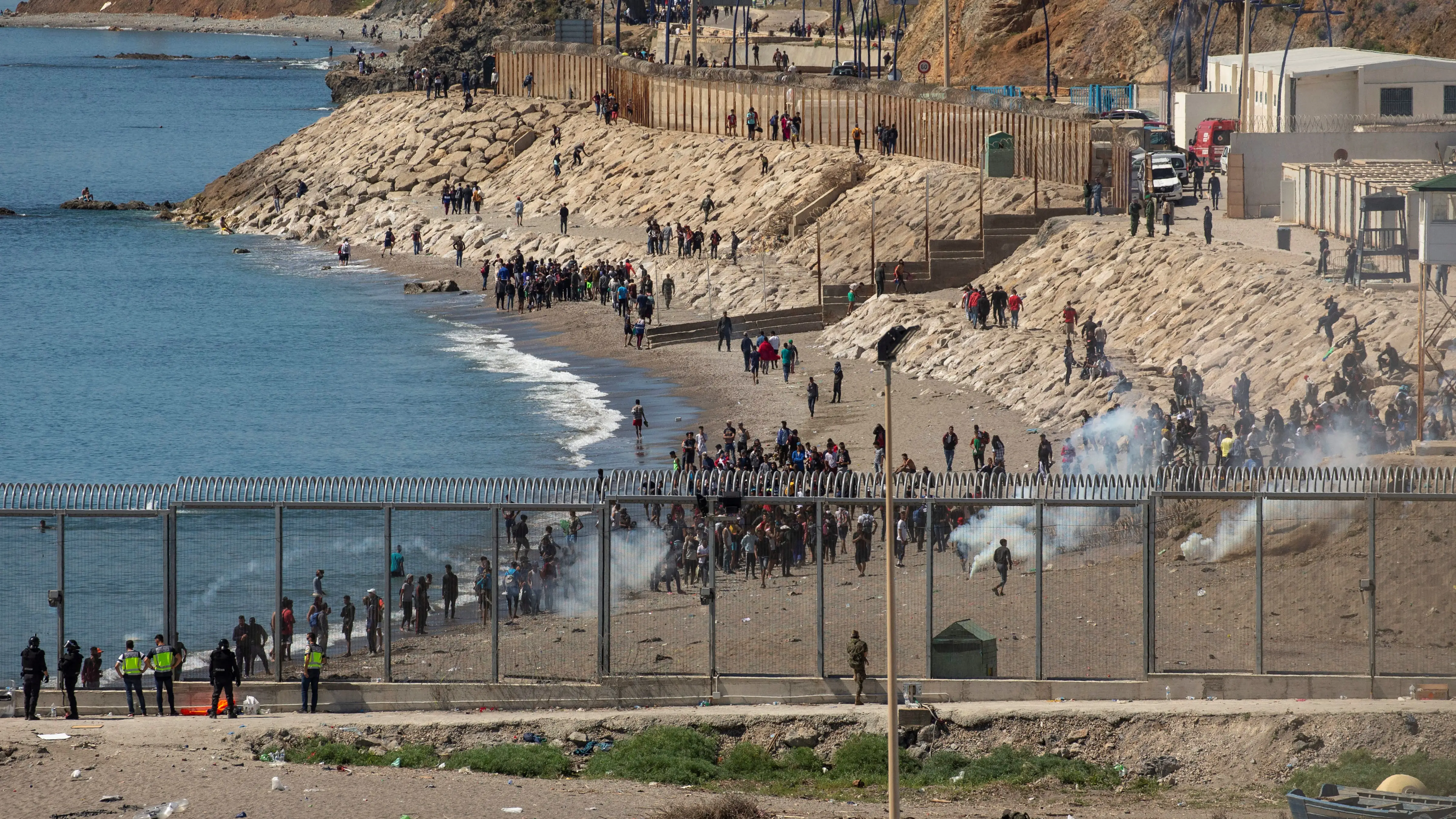 El paso fronterizo de El Tarajal en Ceuta El paso fronterizo de El Tarajal en Ceuta