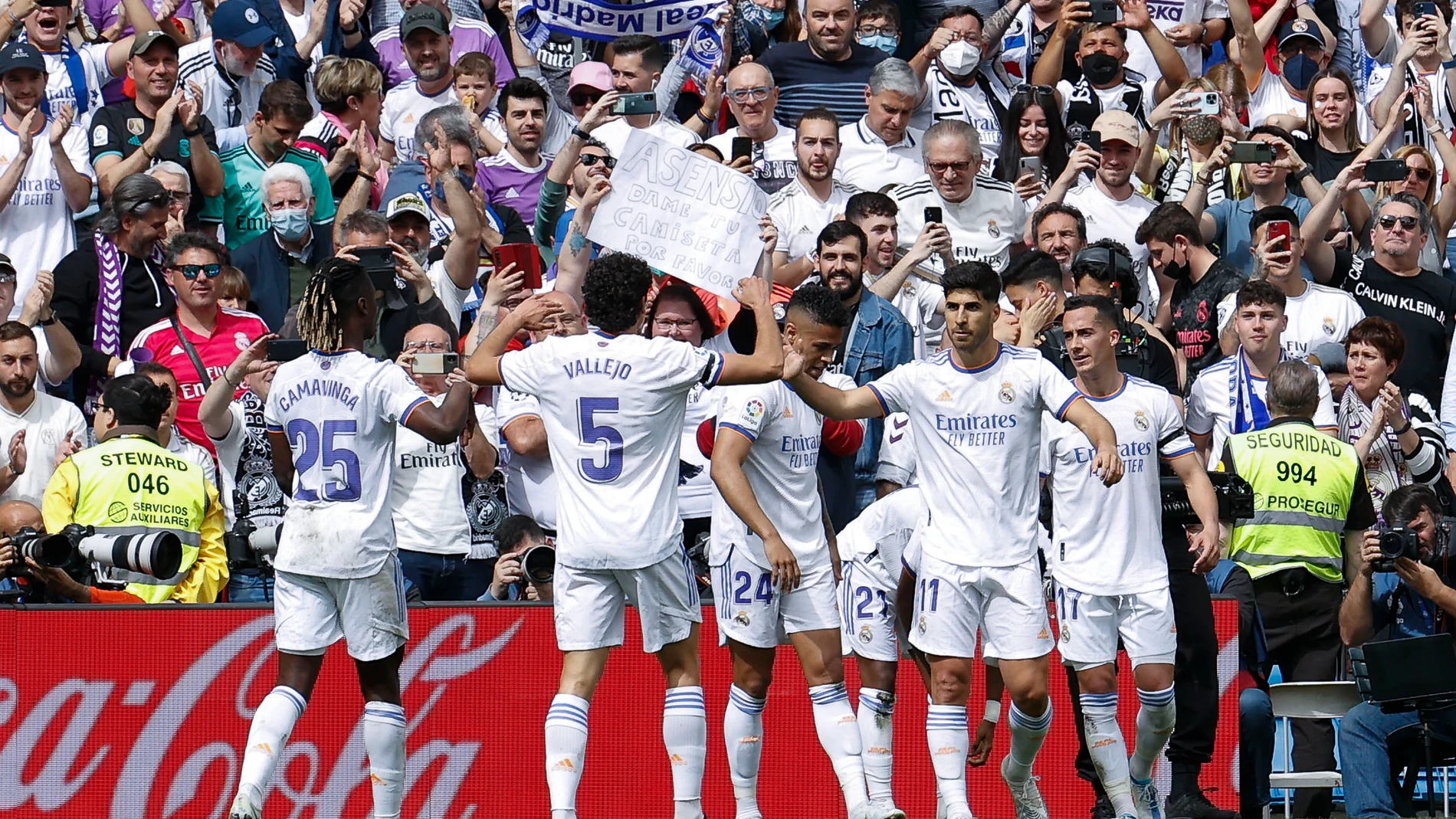 Rango Aclarar compensar El Real Madrid se proclama campeón de Liga tras golear al Espanyol en la  fiesta del Bernabéu