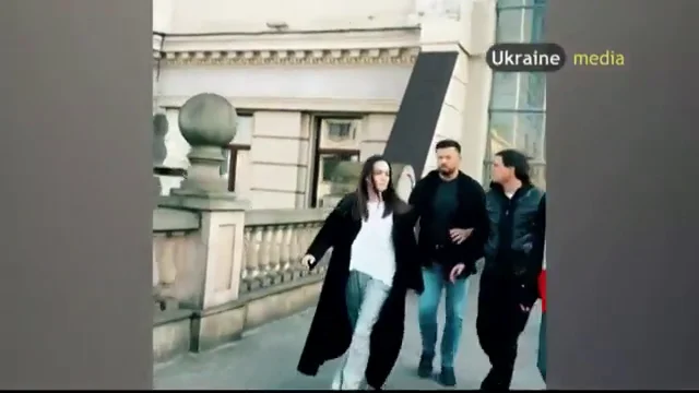 Angelina Jolie es sorprendida por las sirenas antiaéreas en su visita a Ucrania Angelina Jolie es sorprendida por las sirenas antiaéreas en su visita a Ucrania