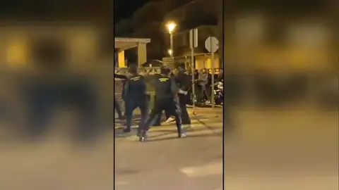 Enfrentamiento entre moteros y Guardia Civil, Chipiona Enfrentamiento entre moteros y Guardia Civil, Chipiona