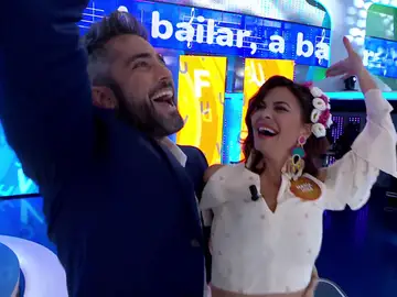 ¡Todo el mundo ‘a bailar’! Roberto Leal y María José Suárez se entregan con una sevillana en ‘Pasapalabra’