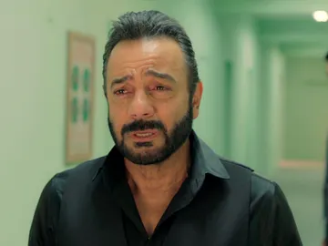 Fekeli se rompe al saber que Yilmaz está muy grave Fekeli se rompe al saber que Yilmaz está muy grave