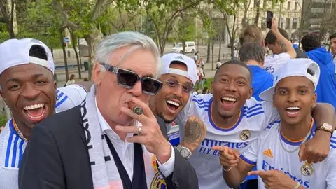 La foto viral de Ancelotti en la celebración del Madrid La foto viral de Ancelotti en la celebración del Madrid