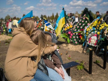 Ucrania denuncia la aparición de ocho nuevas fosas comunes en Kiev