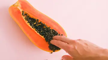 Papaya, fruto que comparte semejanza con la vagina y la vulva. 