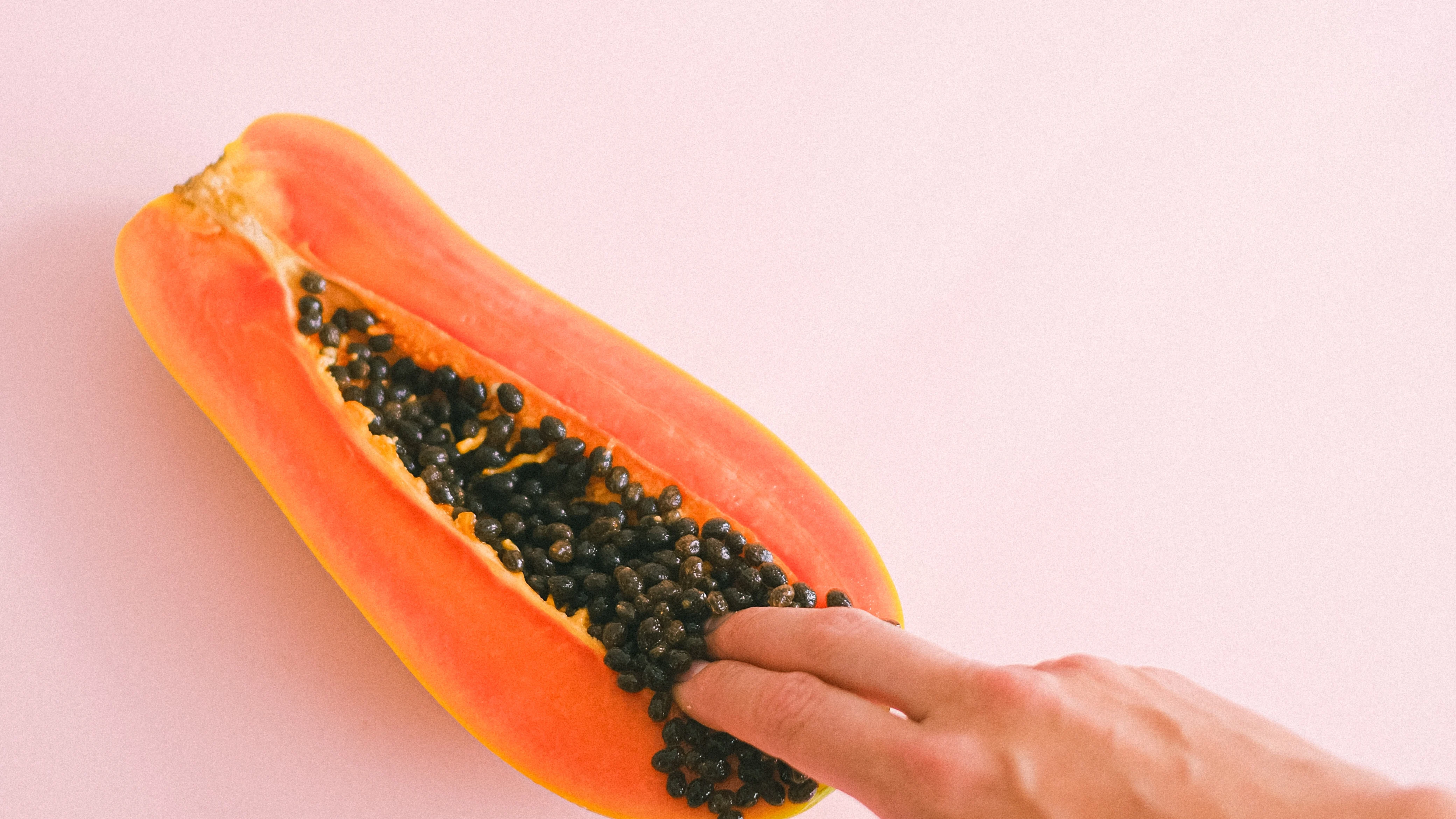 Papaya, fruto que comparte semejanza con la vagina y la vulva. 