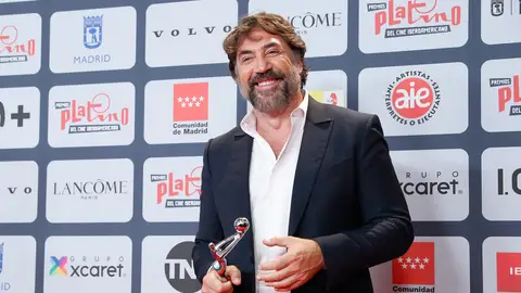 Javier Bardem tras recibir el Premio Platino a Mejor Actor por 'El buen patrón' Javier Bardem tras recibir el Premio Platino a Mejor Actor por 'El buen patrón'
