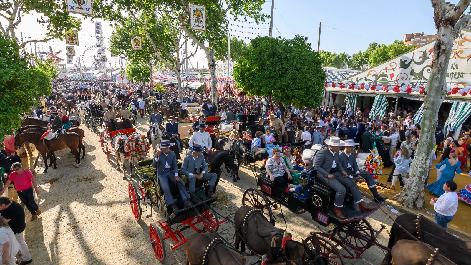 La vergonzosa oferta de trabajo en la Feria de abril de Sevilla: 80 euros por trabajar 14 horas seguidas