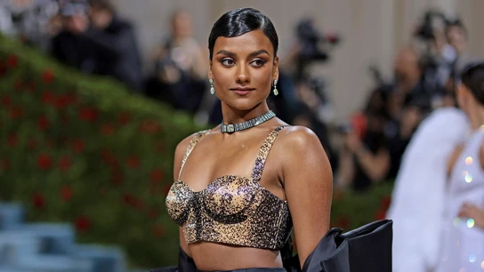 Simone Ashley en la MET Gala Simone Ashley en la MET Gala