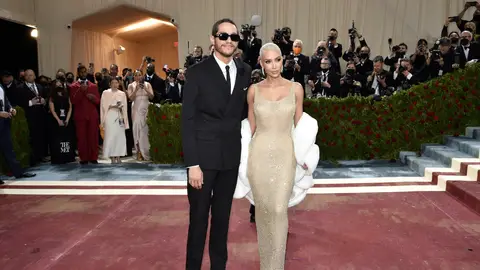 Kim Kardashian y Pete Davison en la Met Gala 2022 Kim Kardashian y Pete Davison en la Met Gala 2022