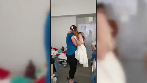 El baile nupcial de Oksana en el hospital El baile nupcial de Oksana en el hospital