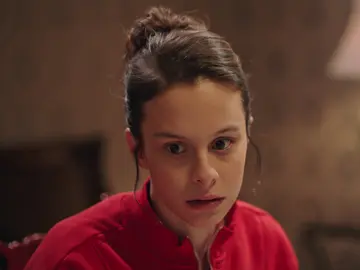Neriman, hundida tras la confesión más dura de su padre: "Tu madre te dejó en la basura cuando eras un bebé" Neriman, hundida tras la confesión más dura de su padre: "Tu madre te dejó en la basura cuando eras un bebé"
