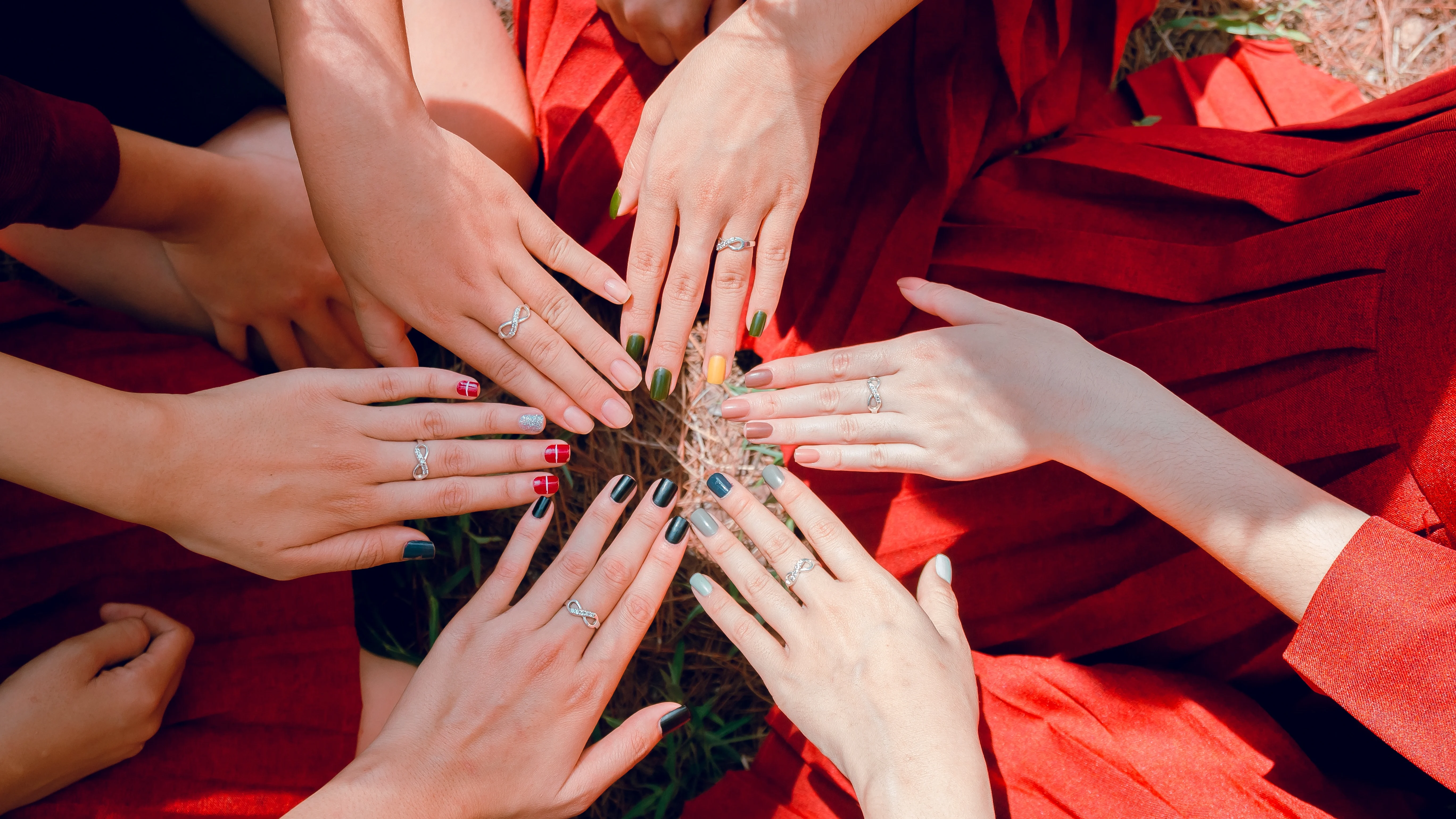 Qué color de uñas te favorece más según tu signo del zodiaco Qué color de uñas te favorece más según tu signo del zodiaco