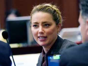 Amber Heard durante una sesión del juicio por difamación Amber Heard durante una sesión del juicio por difamación
