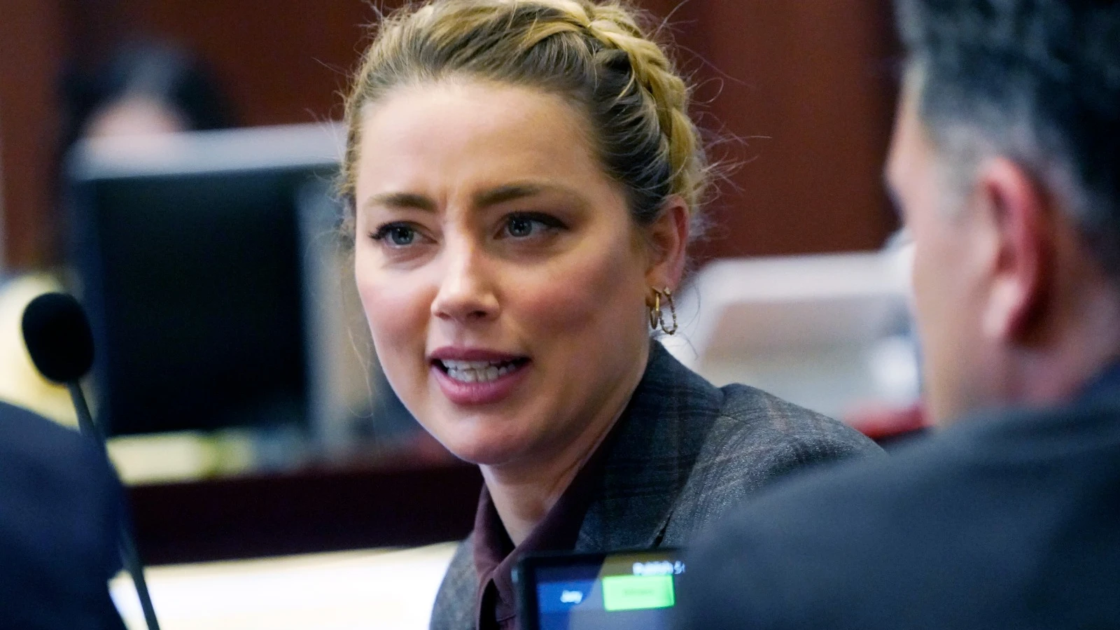 Amber Heard durante una sesión del juicio por difamación Amber Heard durante una sesión del juicio por difamación