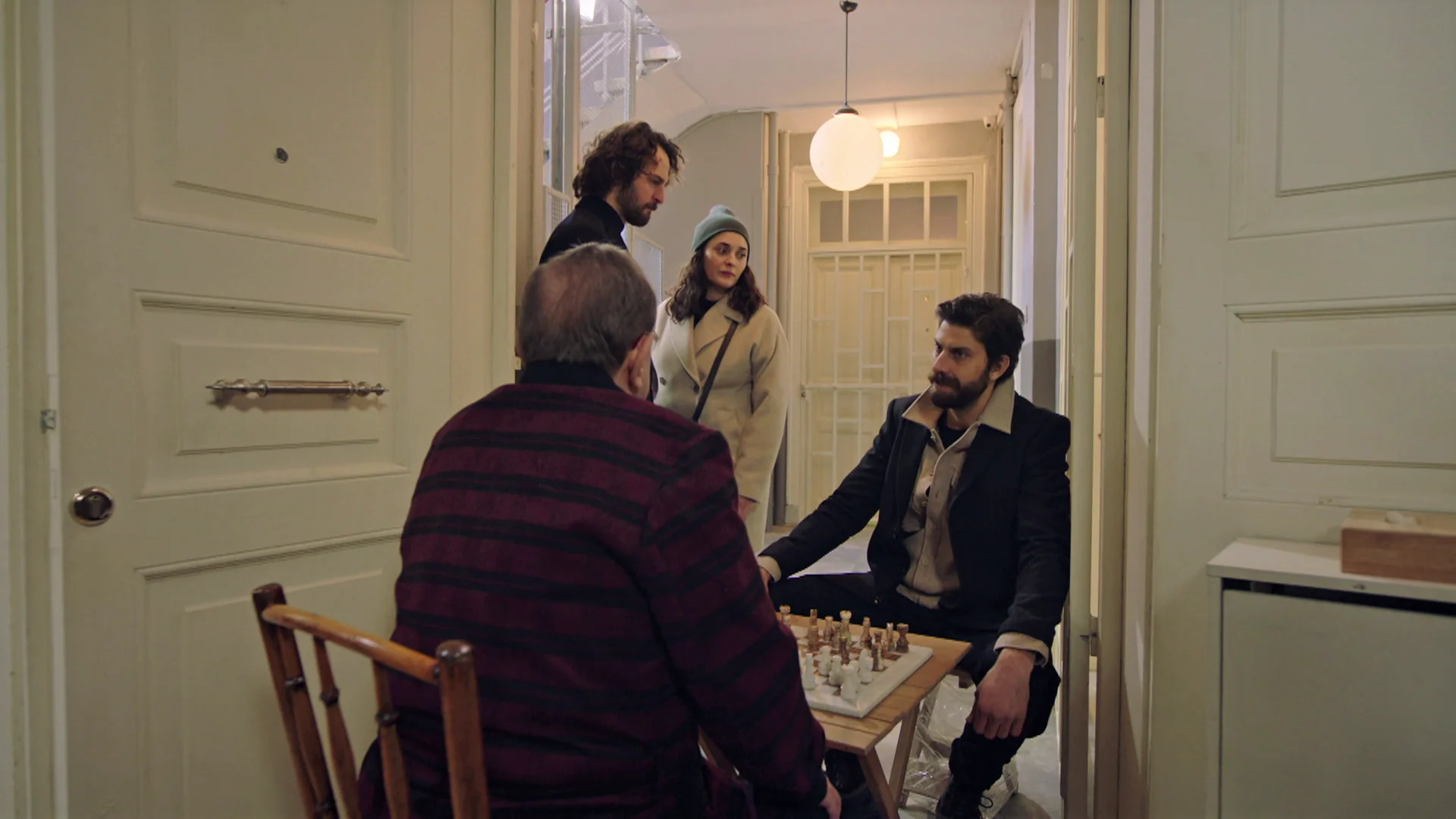 &iexcl;Hikmet vuelve a casa y Han se vuelve loco al volver a encontrarse con el hombre del vertedero!