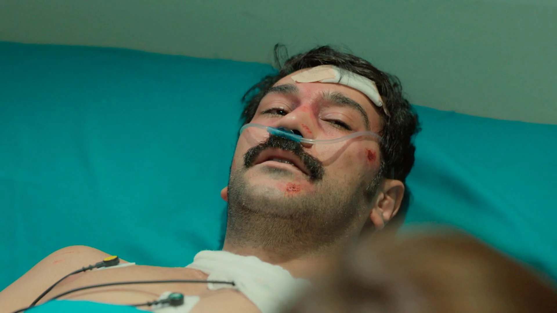 Yilmaz abre los ojos por fin y llena de alegría a todos