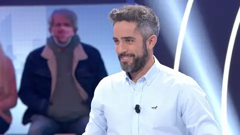 ¡Insólito! Roberto Leal le roba un chiste a Orestes en ‘Pasapalabra’: “Me he adelantado” ¡Insólito! Roberto Leal le roba un chiste a Orestes en ‘Pasapalabra’: “Me he adelantado”