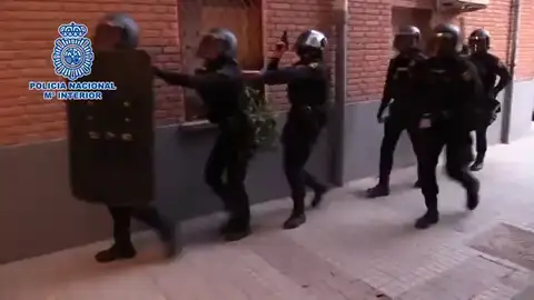 Siete menores, presuntos "trinitarios", detenidos en Madrid por el asesinato de Alejandro, un joven vinculado a los Dominican Don’t Play Siete menores, presuntos "trinitarios", detenidos en Madrid por el asesinato de Alejandro, un joven vinculado a los Dominican Don’t Play