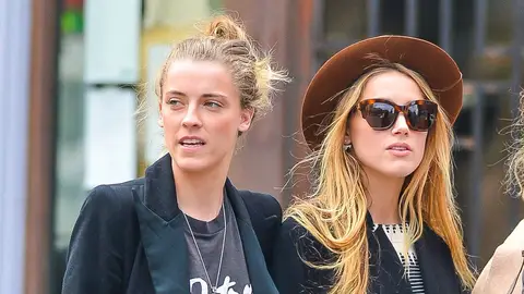 Amber Heard y su hermana Whitney Amber Heard y su hermana Whitney
