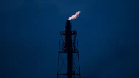 Una refineria de gas, en una fotografía de archivo Una refineria de gas, en una fotografía de archivo