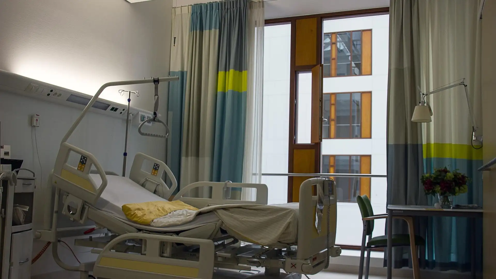 Imagen de archivo de una cama de hospital