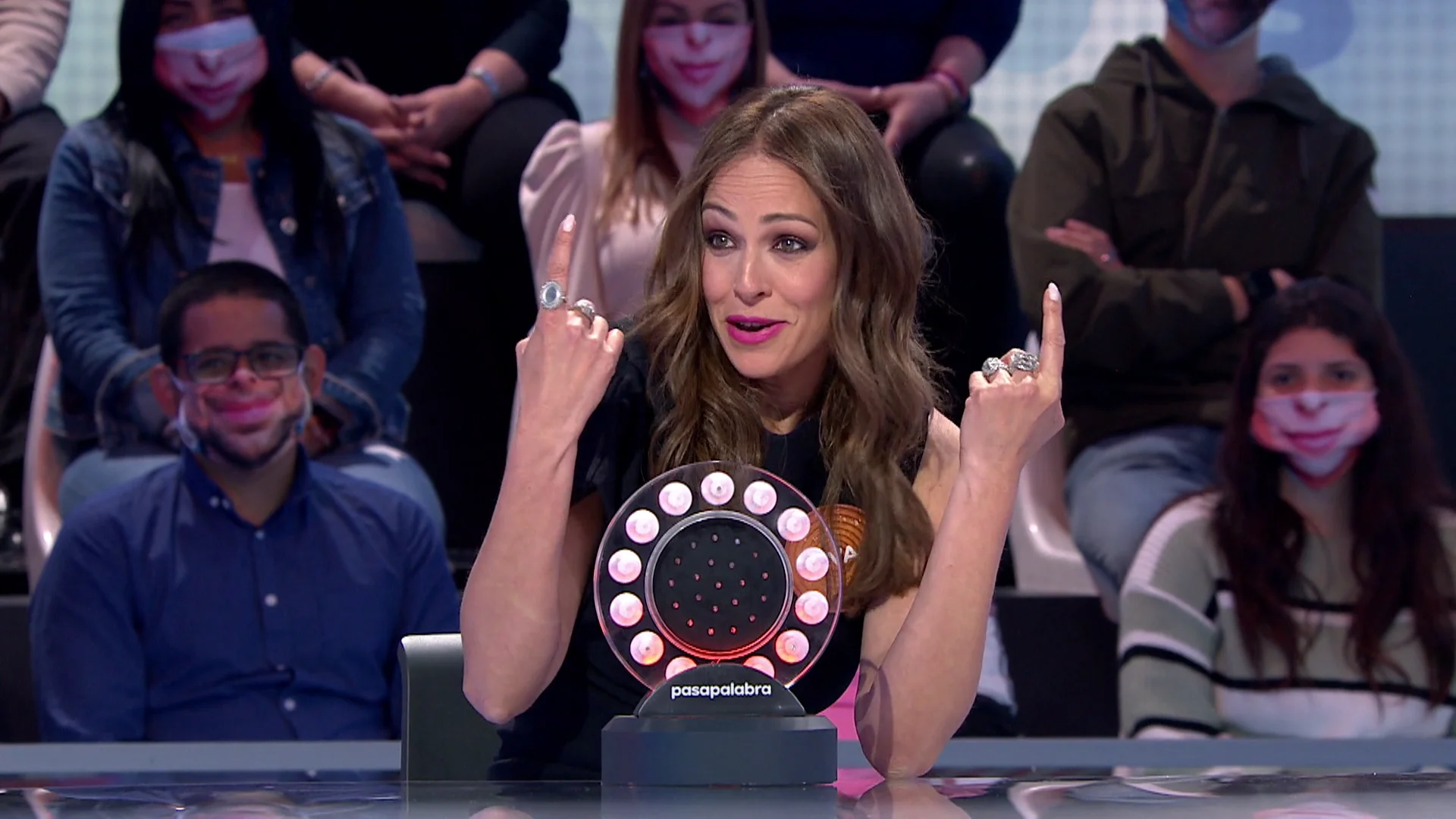 El gran zasca que recibe Roberto Leal al tratar de bromear con Eva Gonz&aacute;lez... &iexcl;sobre su edad!
