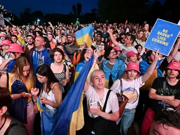 El público y la delegación ucraniana en la eurovilla El público y la delegación ucraniana en la eurovilla