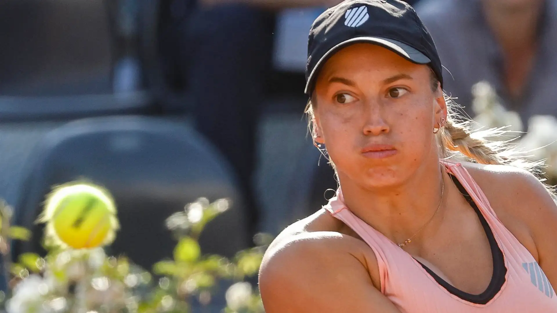 El gesto de Putintseva tras eliminar a Garbi&ntilde;e Muguruza en el Masters 1000 de Roma
