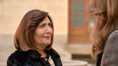 Carmen, llena de miedos, se desahoga con Coral: “Temo que Uriarte desvele a Raúl que es su verdadero padre” Carmen, llena de miedos, se desahoga con Coral: “Temo que Uriarte desvele a Raúl que es su verdadero padre”