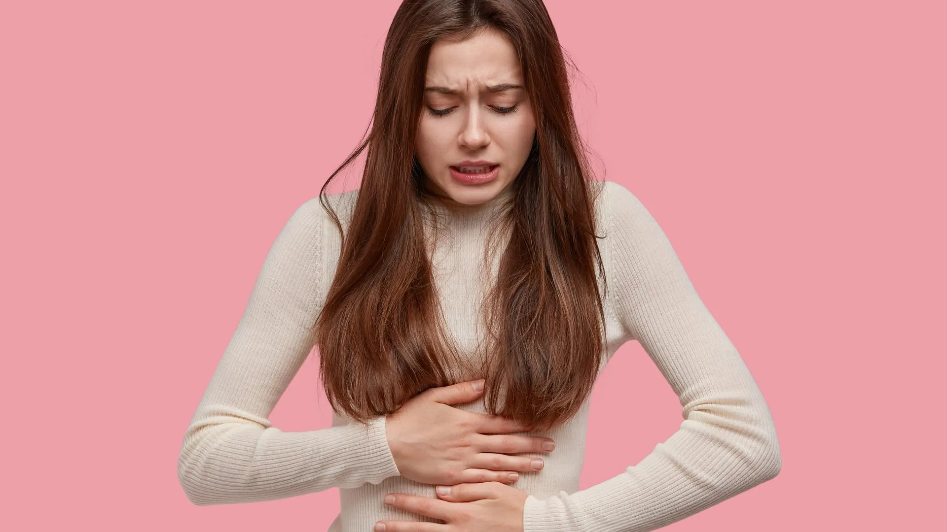 Una mujer con dolor menstrual Una mujer con dolor menstrual
