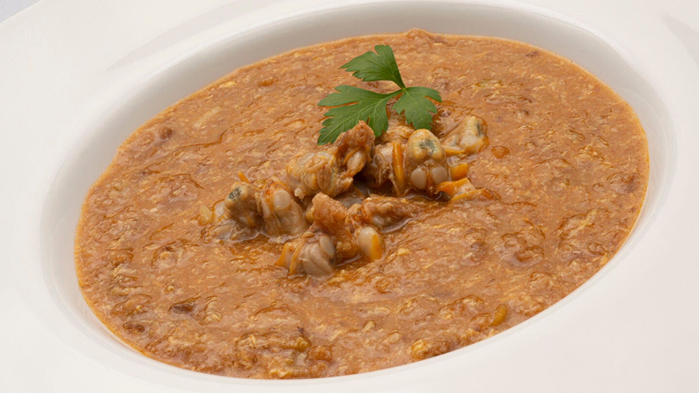 La receta de hoy de Arguiñano: sopa de pan con berberechos, sabrosa y saludable