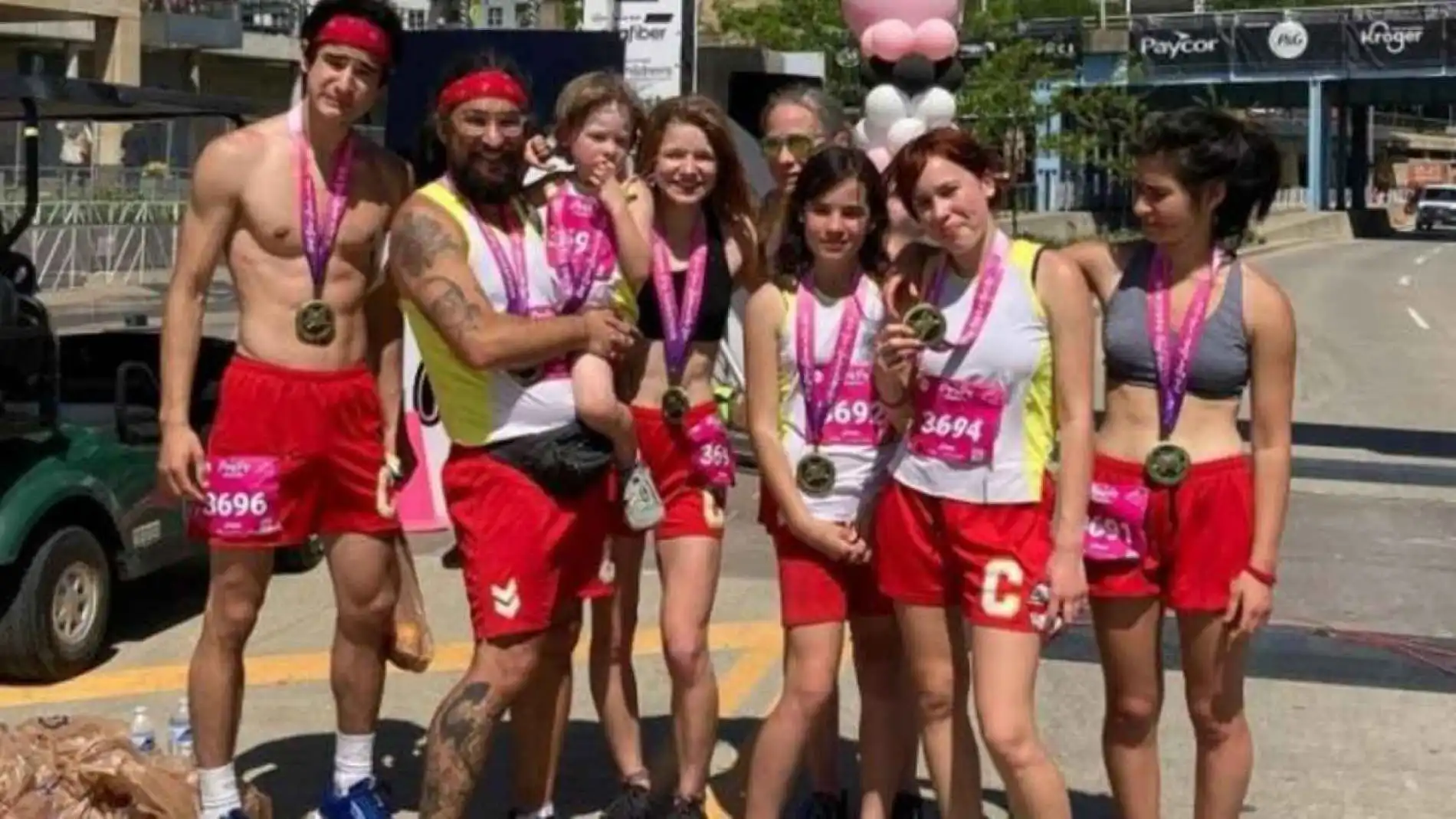 La familia Crawford tras terminar su maratón Cincinnati