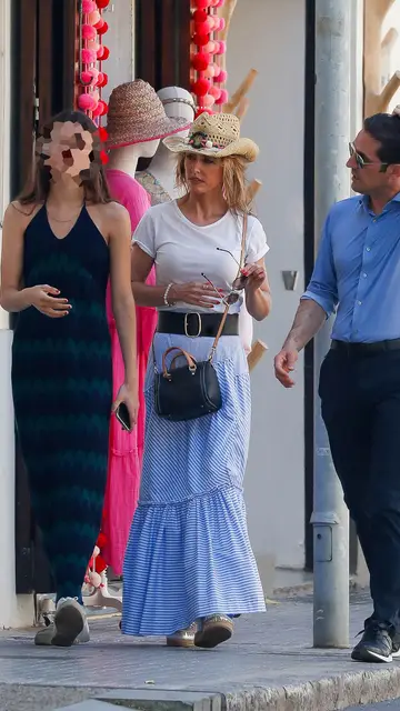 Emma García junto a su marido y su hija Emma García junto a su marido y su hija
