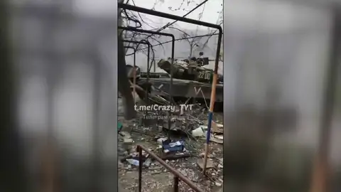 Los soldados chechenos se divierten destrozando Mariúpol Los soldados chechenos se divierten destrozando Mariúpol