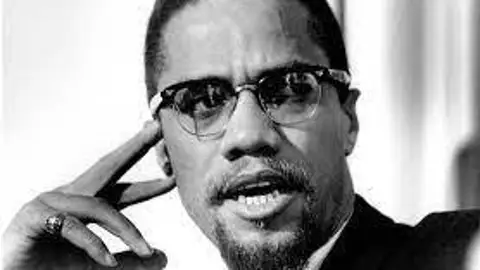 Efemérides de hoy 19 de mayo de 1922: nace El-Hajj Malik El-Shabazz, conocido como Malcolm X en Omaha, Nebraska, activista defensor de los derechos de los afroestadounidenses. Efemérides