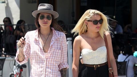 Amber Heard con Tasya Van Ree