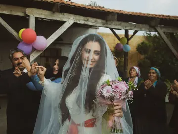 Gülten vestida de novia en el capítulo 81 de 'Tierra Amarga' Gülten vestida de novia en el capítulo 81 de 'Tierra Amarga'