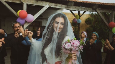 Avance semanal de 'Tierra Amarga': Gülten y Çetin se casan mientras Ümit intenta seducir a Demir